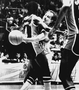 Primer partido de baloncesto en Colombia