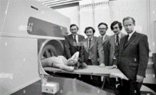 Primer equipo de tomografía