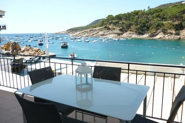 Ens comprem una casa a la costa brava