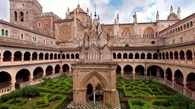 Surgeixen els monasteris