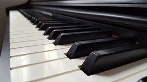 Primer cop tocant un piano
