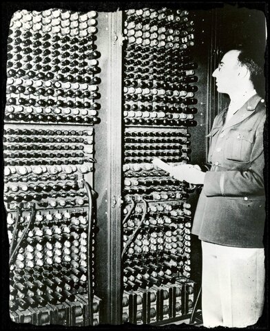 Eniac ( john mauchly y john eckert )