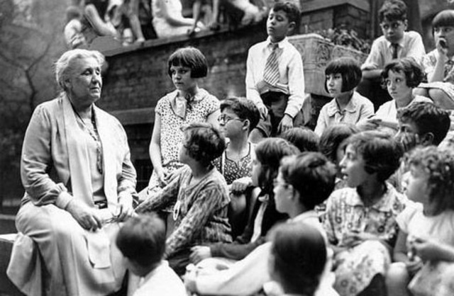 Hull House is founded