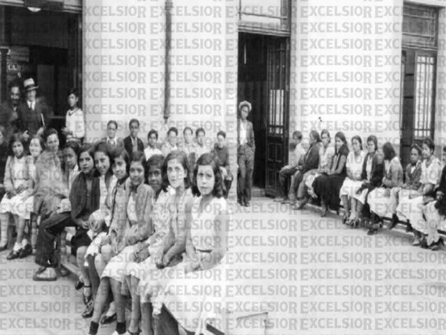Aparición de la escuela socialista