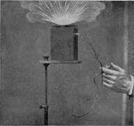 Primer uso de flash a base de magnesio.