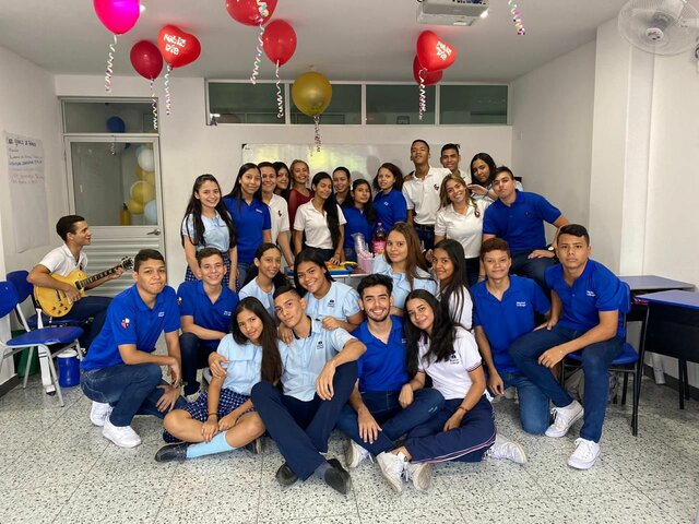 CONOCÍ GRANDES COMPAÑEROS