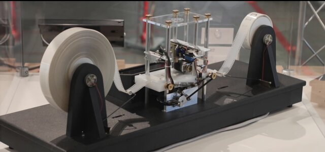 Alan  turing inventa una nuova macchina teorica