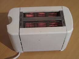 First commercially successful electric toaster