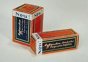 Aparece la película de color Agfa.