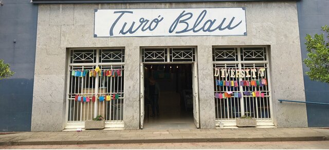 ENTRADA  A  L'ESCOLA