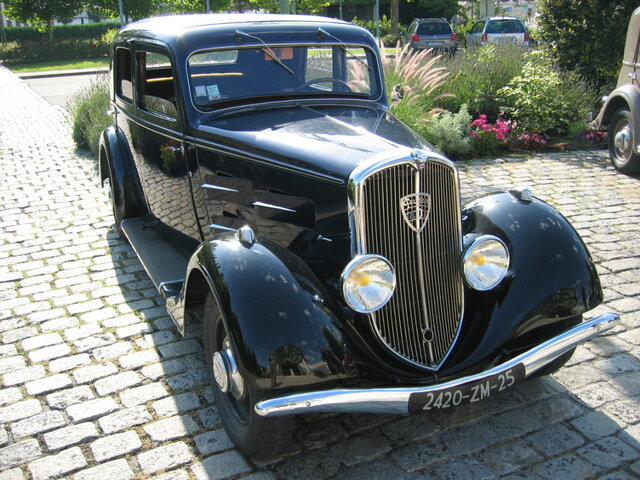 PEUGEOT 402