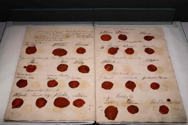 Grunnloven underskrives