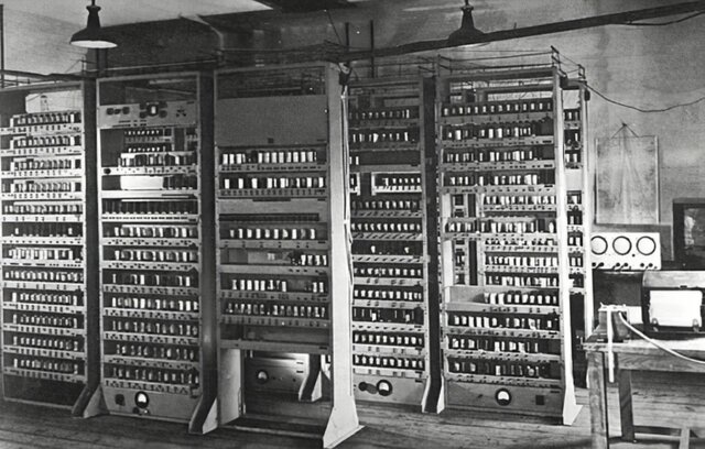 EDSAC Maurice Wilkes, Universidad de Cambridge, Inglaterra