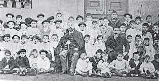 Se establece la Sociedad de Médicos Inspectores