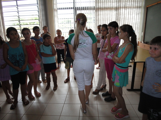Aluno reunidos na sala do auditorio