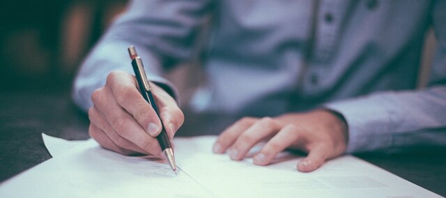 Artículo 3 de la Ley N° 11.687. Entregar al presunto comprador una nota firmada.