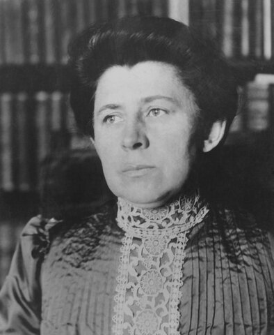 Ida Tarbell Publishes Her Article About Standard Oil