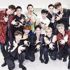 Colaboración con SM Station con el sencillo 'Dancing King'