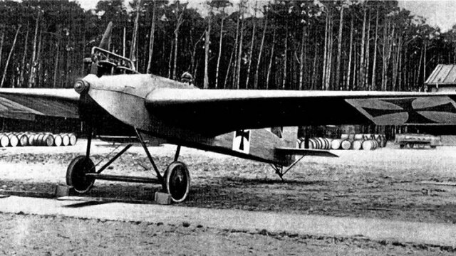 EL PRIMER AVIÓN DE METAL