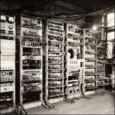 Charles Babbage anuncia el motor de análisis