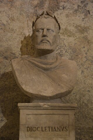 Dioclecià renúncia al tro
