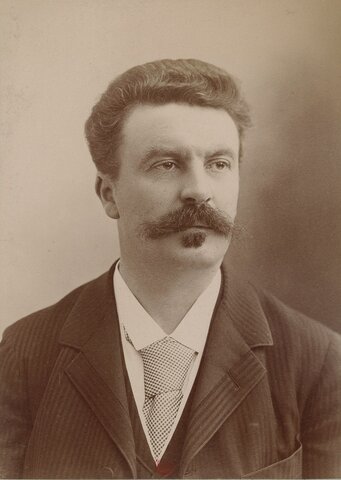 GUY DE MAUPASSANT