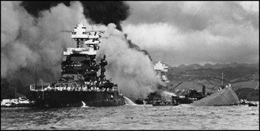 Japán hadüzenet nélkül megtámadja az Egyesült Államok Csendes óceáni támaszpontját, Pearl Harbort