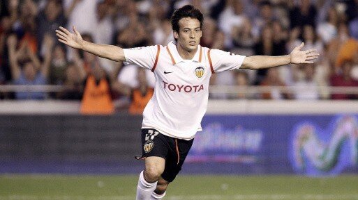 Debut with the first team of the Valencia