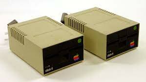 CUARTA GENERACION     -Apple Disk II-