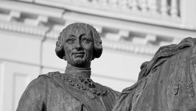 És coronat com Carles III rei d'España