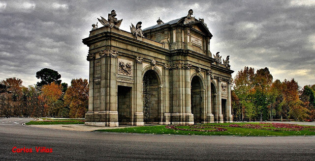 La creaciò de la Porta d'Alcalà