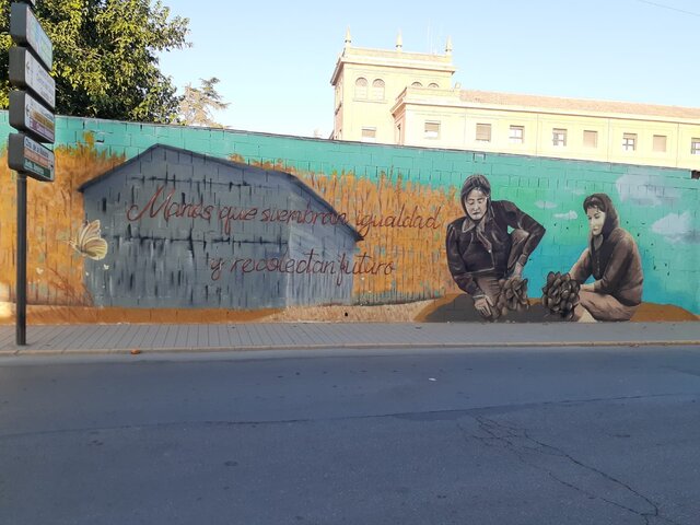 Hacen un mural en el que sale ella representando a las mujeres del pasado trabajadoras