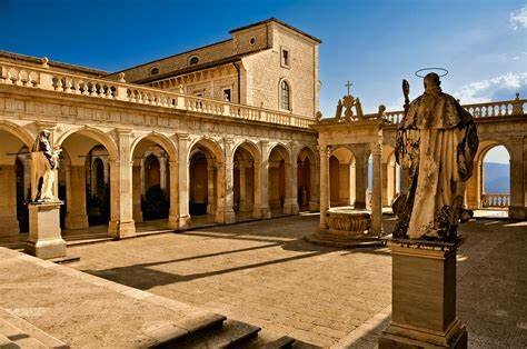 Santo Tomas y el monasterio