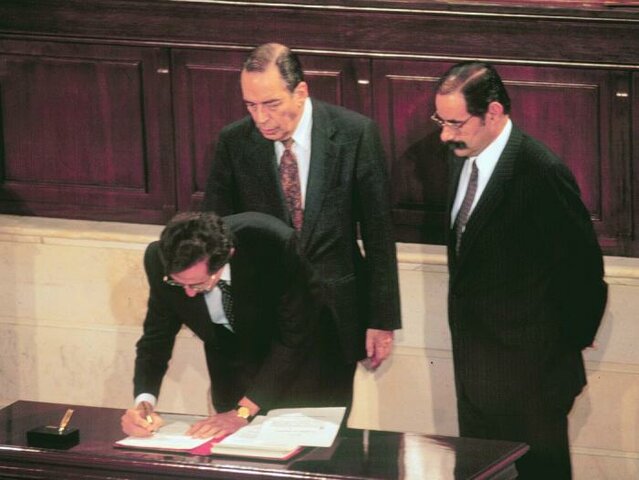 La constitución de Colombia es promulgada