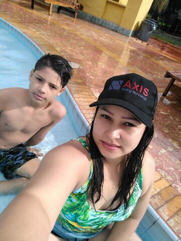 voy a piscina con mi mama