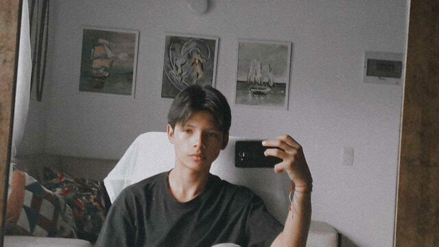 me sigo dejando crecer el pelo