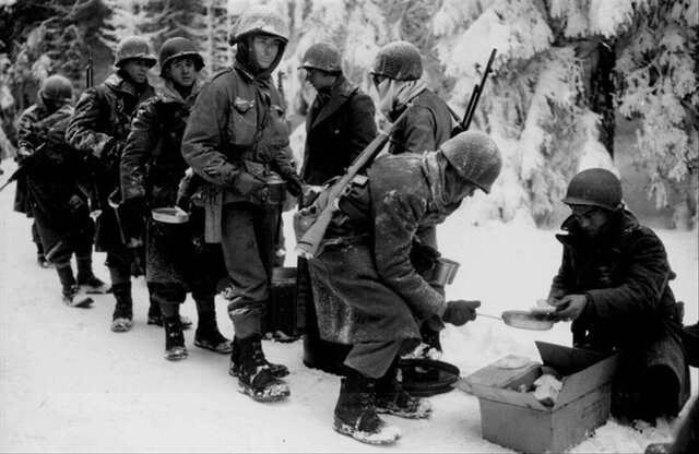 The allies defeat Germany at the battle of The Bulge( la batalla de Las Ardenas )
