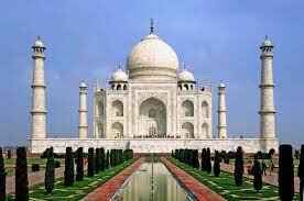 The building of the Taj Mahal