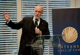 INVESTIGACIONES LIDERADAS POR VINTOR CERF