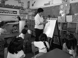 la UNESCO planteó el proyecto de Apoyo al Sistema de Mejoramiento y Adecuación Curricular – SIMAC, que dio origen a nuevas reformas educativas