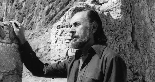 ΠΟΙΗΜΑ "ΟΚΤΩΒΡΗΣ 1940 "Λίγες μέρες μετά την Ιταλική φασιστική εισβολή ο μεγάλος ποιητής μας, ο Γιάννης Ρίτσος – τον Νοέμβριο του 1940Αθήνα, Νοέμβριος 1940, Γιάννης Ρίτσος