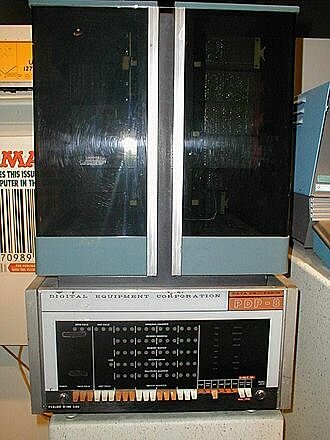 La PDP-8 (Programmed Data Processor - 8)