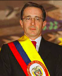 Alvaro Uribe Velez asume la Presidencia