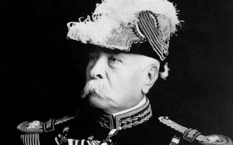 Porfirio Díaz takes power