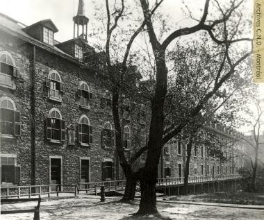 Establecimiento de la cuarta Casa Madre de la Congregación en la calle Saint-Jean-Baptiste (1844-1880).