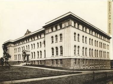 primeras escuelas normales en la provincia de Quebec.
