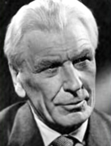 Антс Лаутер возглавляет драмматическую труппу.