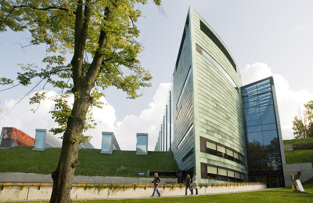 Основан Художественный музей.