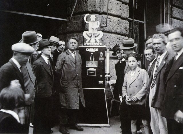 Distributore Automatico di Campari Soda