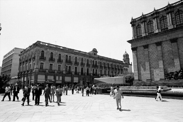 Los servidores públicos se organizaron en la Confederación  Nacional de la Administración Pública y la Asociación de Empleados Oficiales